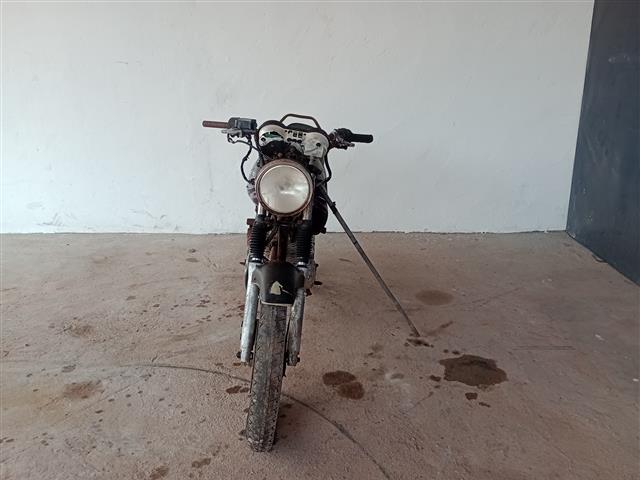 Honda/CBX 200 Strada, cor roxa, ano/mod 1998/1999 Motos em leilão